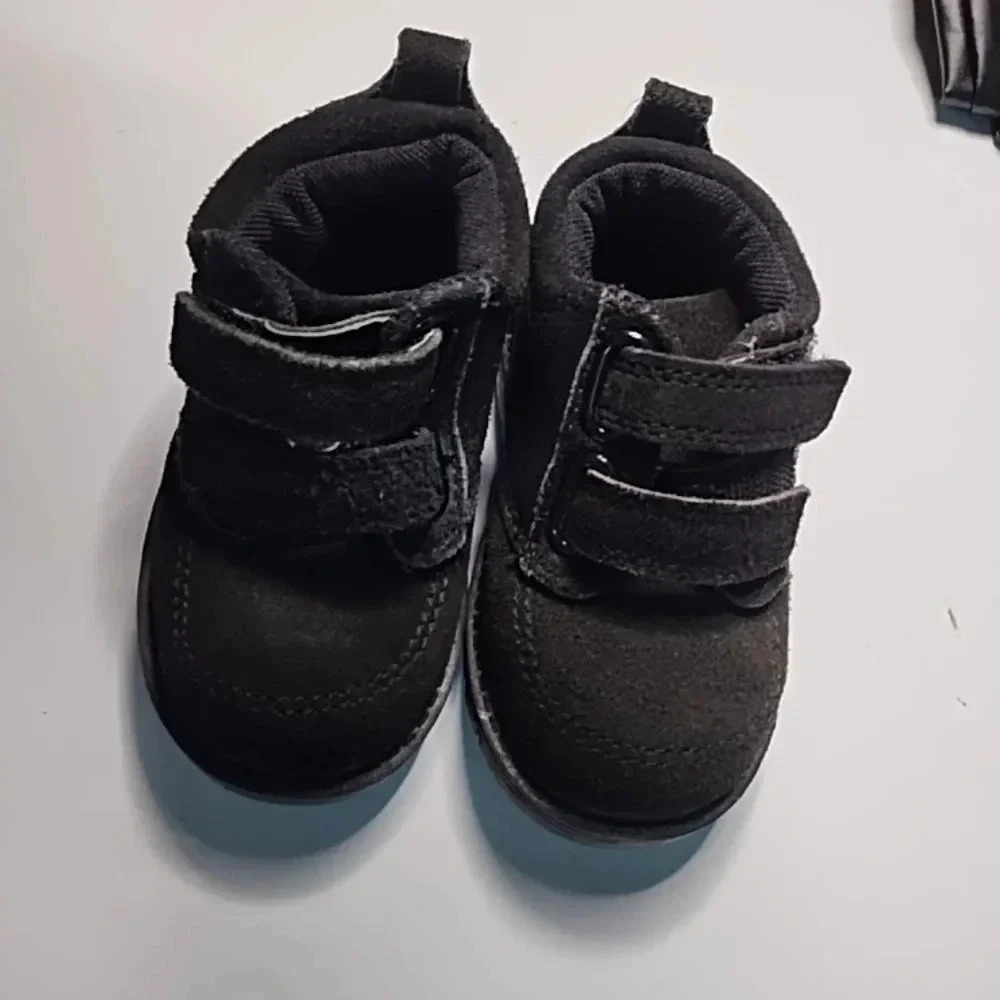 Old Navy 18-24 Month Unisex Toddler Black Suede Boots